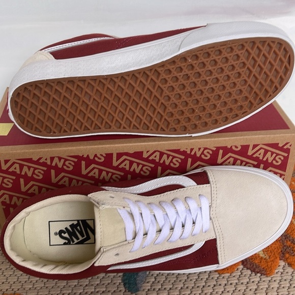 Vans WMNS Old Skool
Canvas/Suede Fired Brick
VN0007NTZHG
Sneakers - Picture 8 of 16